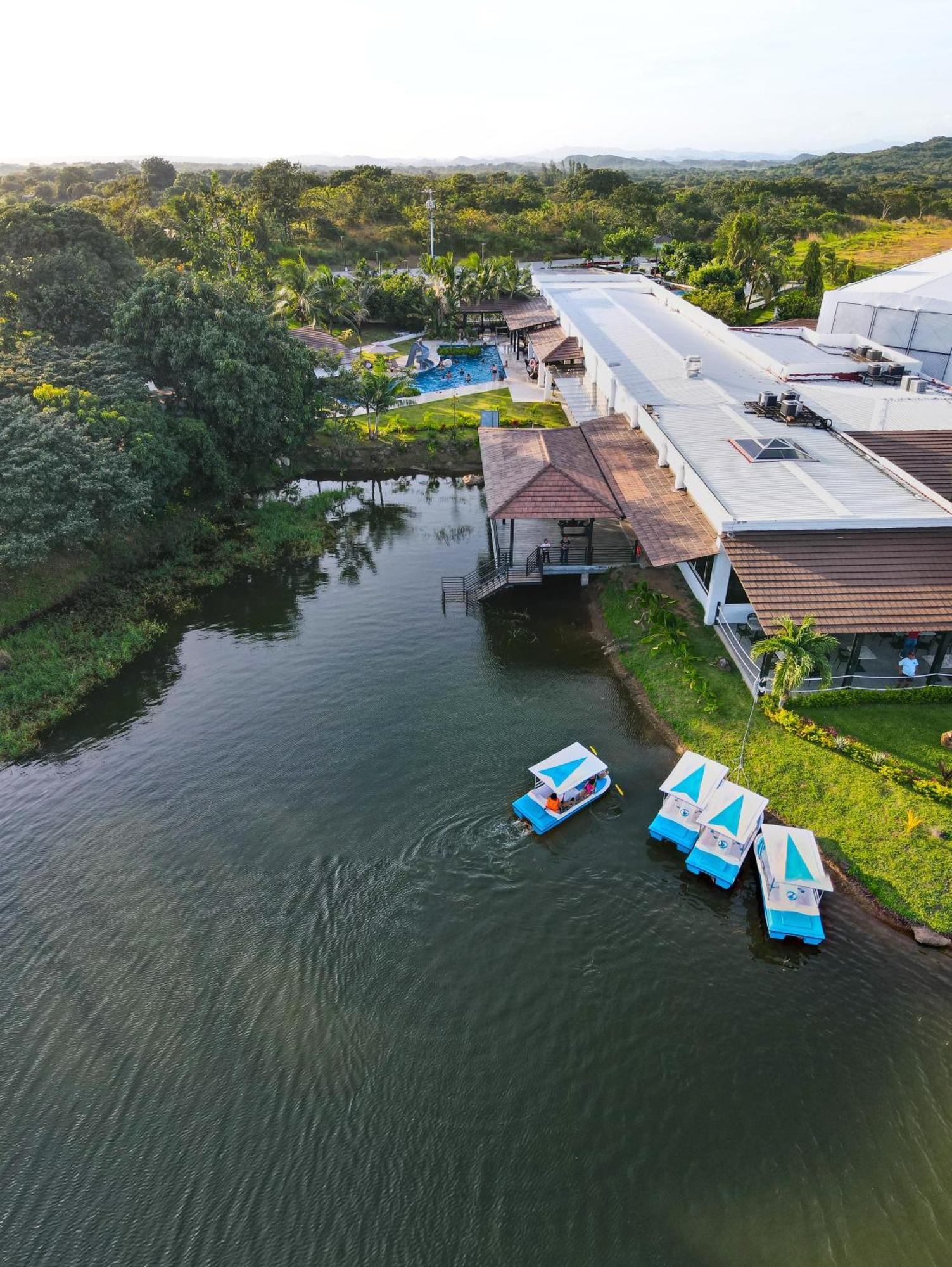 Hotel Vista Lago Buena Vista Arriba Zewnętrze zdjęcie